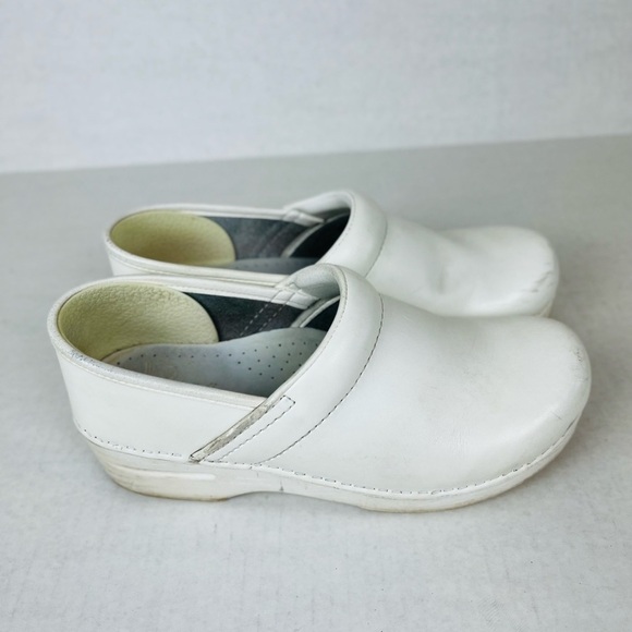 DANSKO Nursecore Minimalist Distressed WHITE Leather CLOGS Mules Sz 39 - Picture 6 of 15